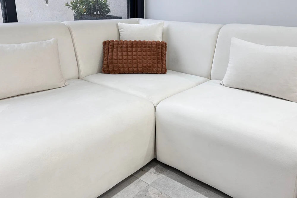 Canapé Coco en velours Blanc Cassé