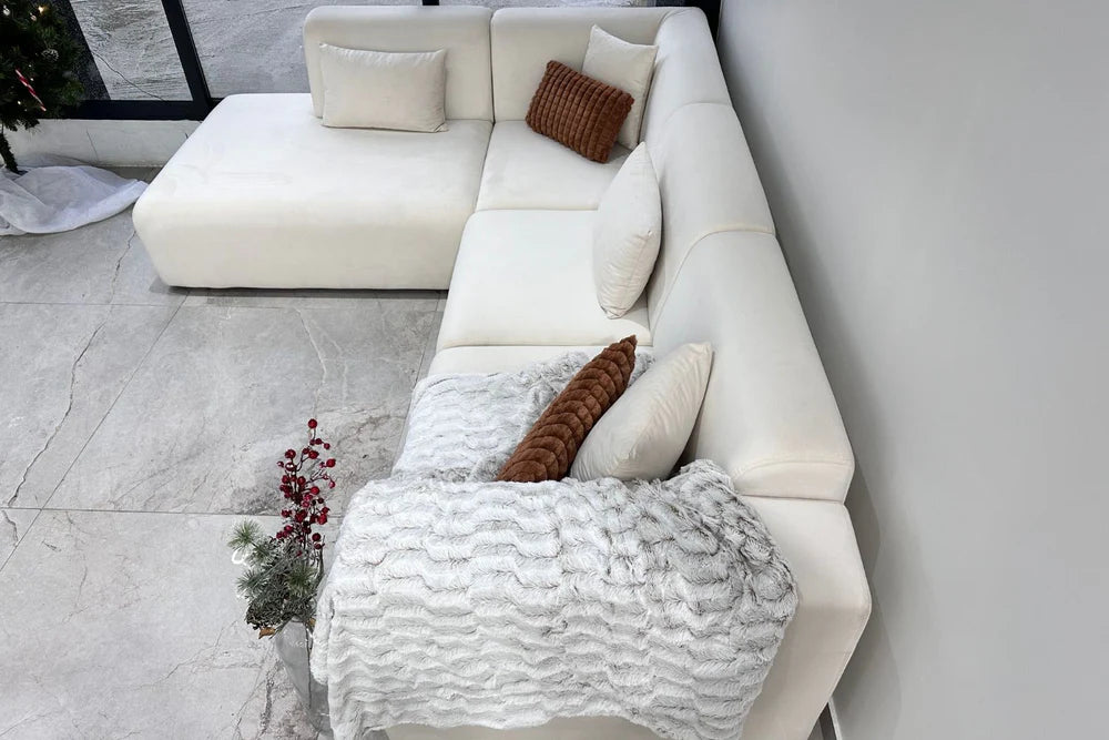 Canapé Coco en velours Blanc Cassé