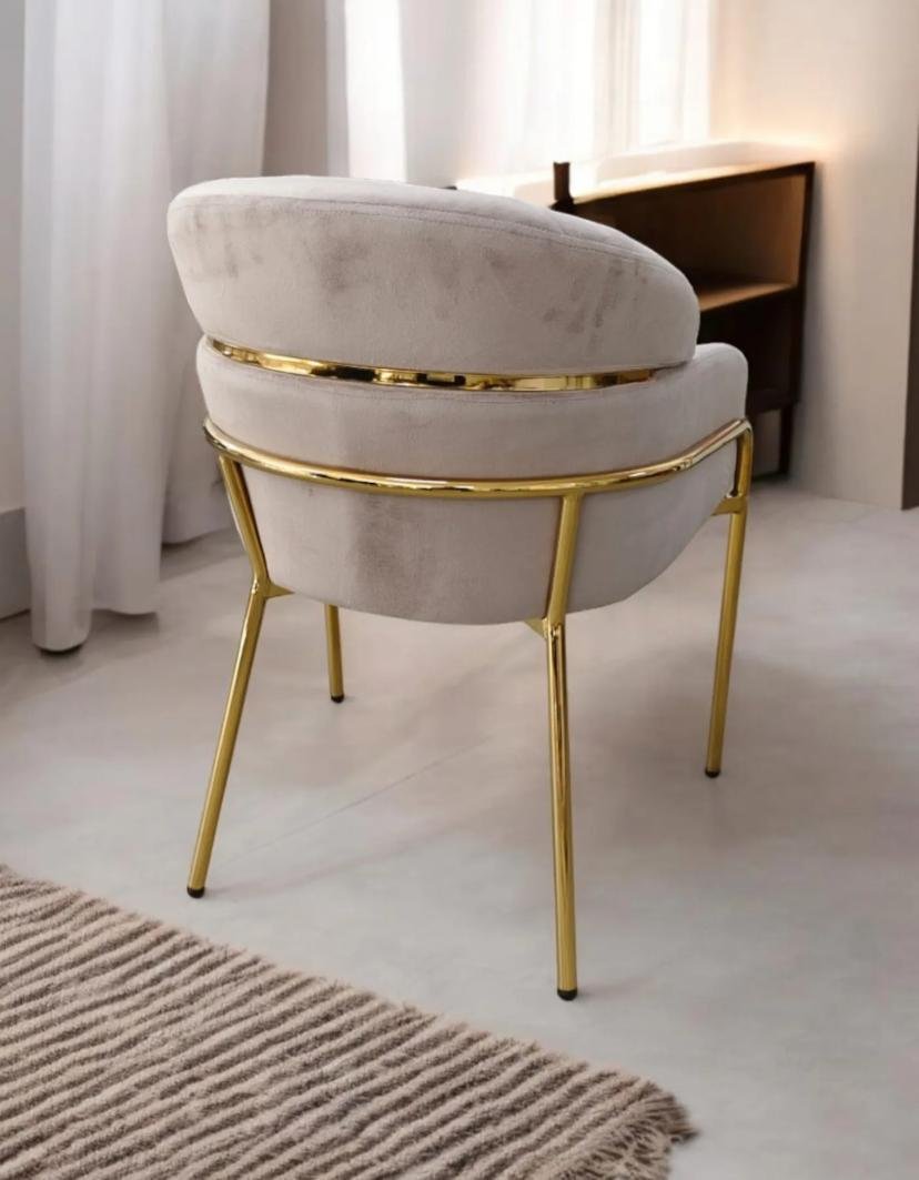 CHAISE EMILY DORE