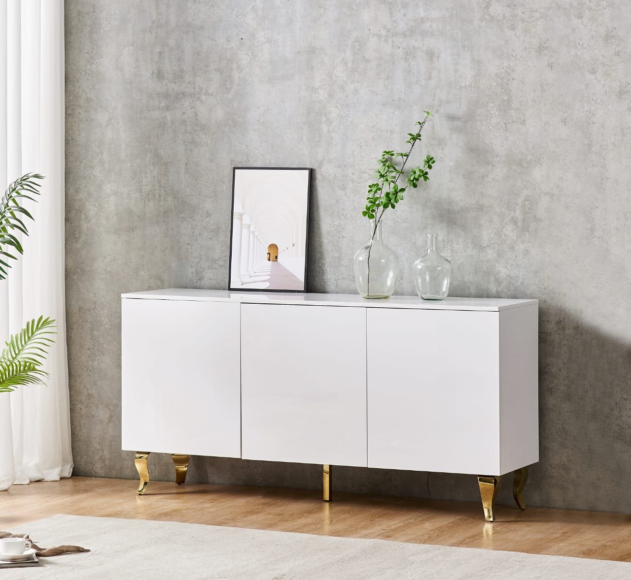 Buffet Baroque Laqué Blanc  avec Pieds Dorés en Acier